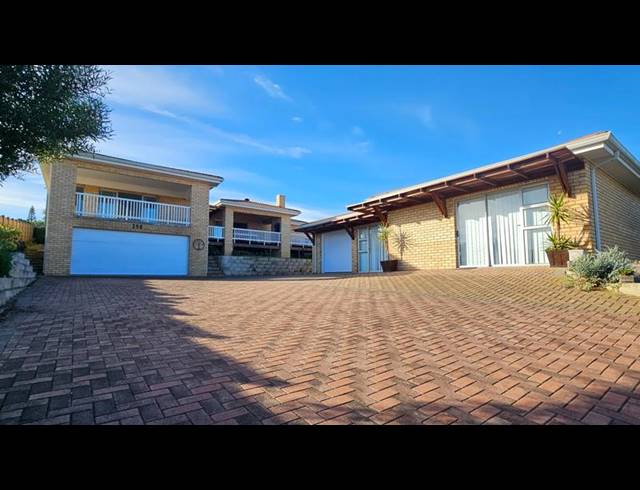 6 BEDROOM HOUSE FOR SALE IN DANA BAY